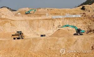"중국 <b>희토류</b> <b>통제</b>로 미국 자동차 공장 멈춰 설 수도"