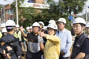 김동연 "경기도는 <b>과잉대응</b>이 원칙"… 신안산선 사고현장서 집중호우 대...