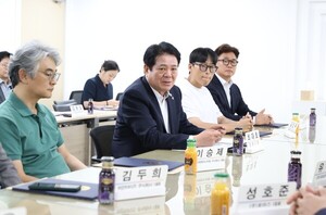 최대호 안양시장, 여성친화기업 14곳 인증...일하기 좋은 기업 키운다 - 뉴스 썸네일 이미지