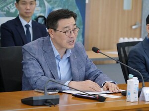 [강성원의 현장톡(TALK)] 삼성에서 소부장·평택항까지...최원용 평택시... - 뉴스 썸네일 이미지